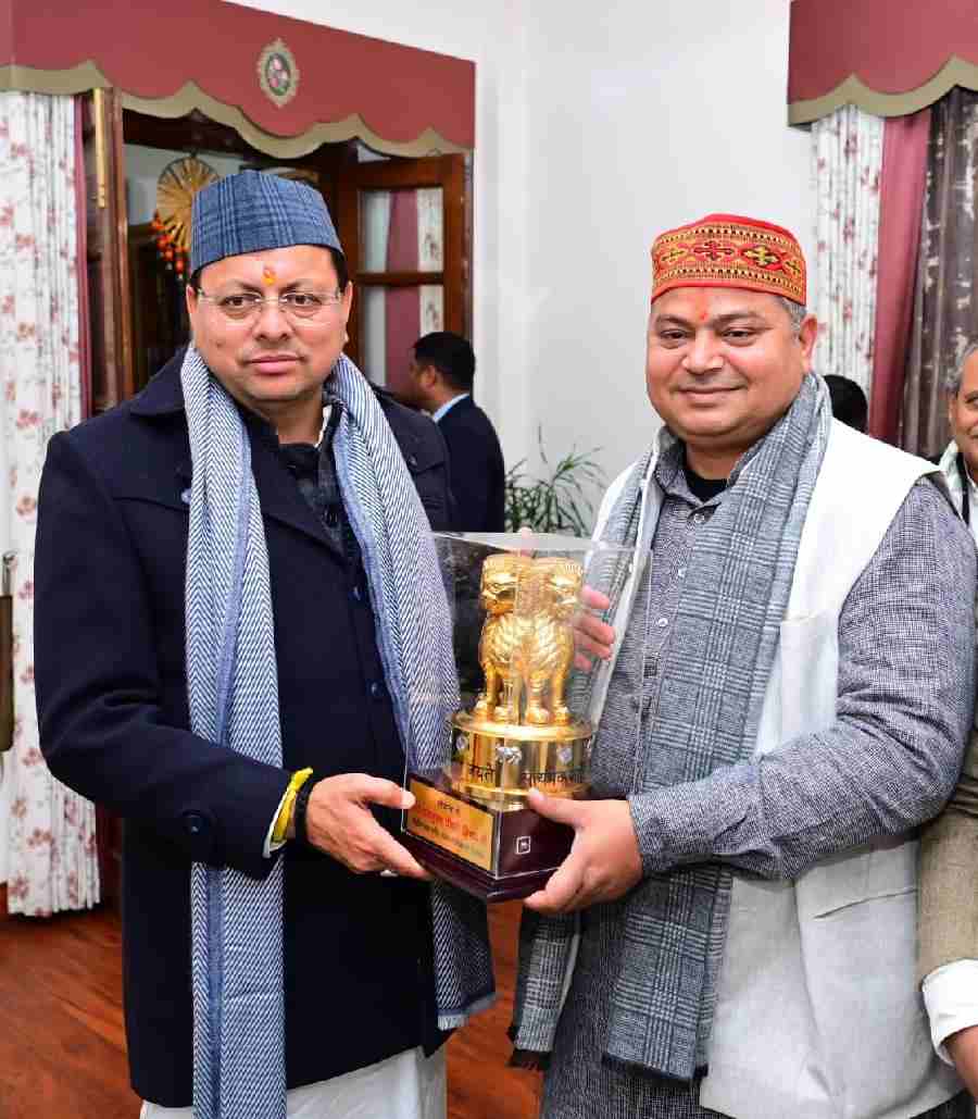 मुख्यमंत्री धामी से मुख्यमंत्री आवास में केंद्रीय राज्य मंत्री डॉ. राज भूषण चौधरी ने की शिष्टाचार भेंट