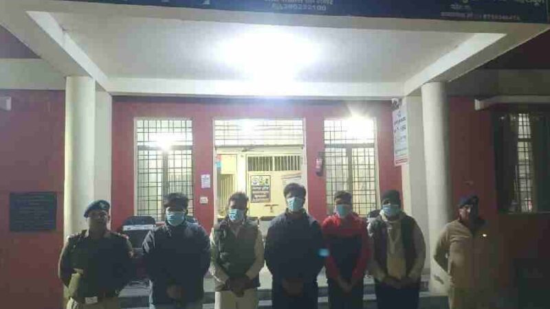 सार्वजनिक स्थान पर मारपीट व हुड़दंग करने वालो को दून पुलिस ने सिखाया कानून का सबक, युवक तथा उसके साथी पर हमला कर मारपीट करने वाले 5 अभियुक्तों को पुलिस ने किया गिरफ्तार