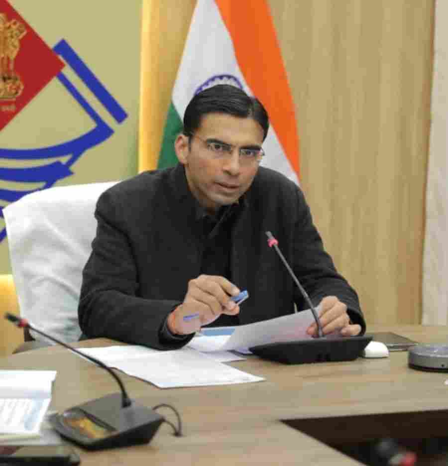 सीएम के निर्देश पर बच्चों की जान का जोखिम बने जिले के 76 जर्जर स्कूल भवन एक झटके में होंगे ध्वस्त,  हजारों नौनिहालों की जीवन सुरक्षा सर्वाेपरि, लंबे समय से जर्जर भवनों में चल रहे स्कूलों पर डीएम सख्त, 7 दिन के भीतर रिपोर्ट एस्टीमेट निर्मित कर ध्वस्तीकरण स्वीकृत