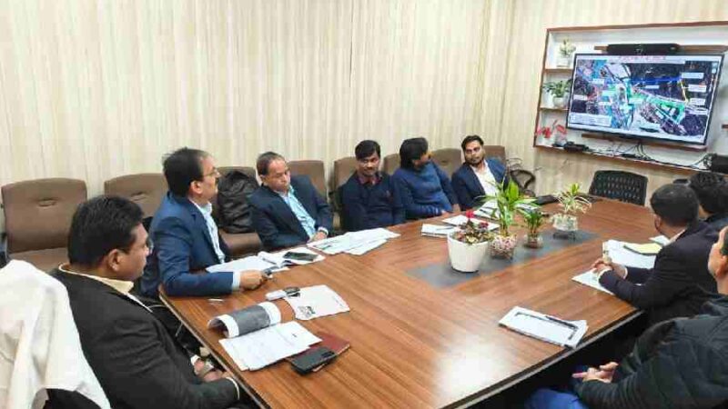 आवास सचिव डॉ. आर. राजेश कुमार की अध्यक्षता में यूकेएमआरसी की समीक्षा बैठक, धामी सरकार का बड़ा ट्रांसपोर्ट प्लान, देहरादून समेत प्रमुख शहरों में ई-बीआरटी और रोपवे नेटवर्क की तैयारी