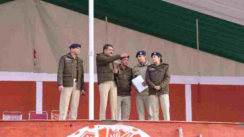गणतंत्र दिवस परेड की रिहर्सल का एसएसपी देहरादून ने किया निरीक्षण, 77 वें गणतंत्र दिवस के अवसर पर परेड ग्राउंड में आयोजित कार्यक्रम के दौरान सुरक्षा के समुचित प्रबंध सुनिश्चित करने के दिये निर्देश