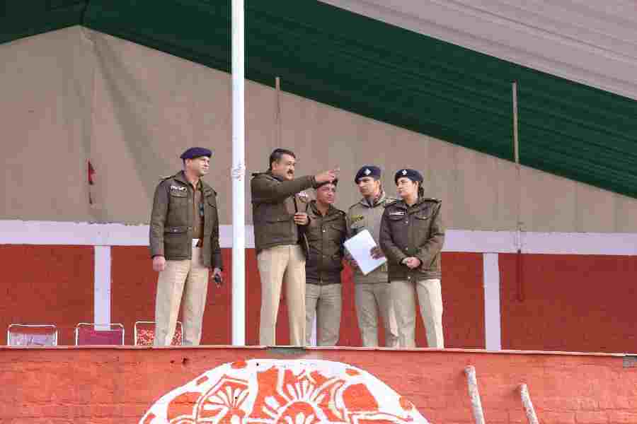 गणतंत्र दिवस परेड की रिहर्सल का एसएसपी देहरादून ने किया निरीक्षण, 77 वें गणतंत्र दिवस के अवसर पर परेड ग्राउंड में आयोजित कार्यक्रम के दौरान सुरक्षा के समुचित प्रबंध सुनिश्चित करने के दिये निर्देश