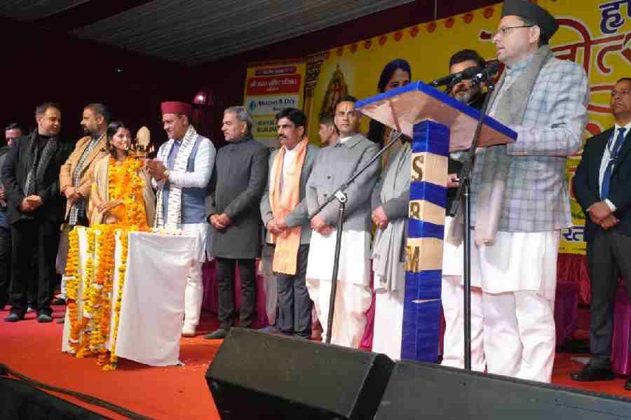 मुख्यमंत्री धामी भरत मंदिर ऋषिकेश में आयोजित वसंतोत्सव 2026 मैथिली ठाकुर नाइट में हुए सम्मिलित