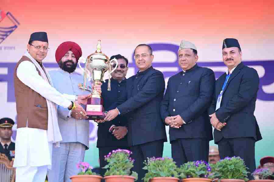 गणतंत्र दिवस के राज्य स्तरीय समारोह में सूचना विभाग की  झांकी ने लगातार तीसरी बार प्राप्त किया प्रथम स्थान, राज्य की 25 साल की विकास यात्रा एवं शीतकालीन धार्मिक यात्रा व पर्यटन पर आधारित थी झांकी