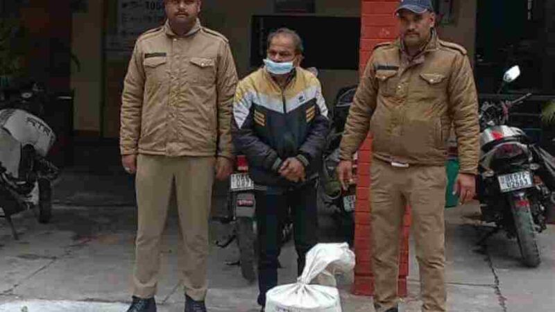 बंद दुकान में हुई चोरी की घटना का 24 घंटे के अन्दर दून पुलिस ने किया खुलासा, घटना को अंजाम देने वाले अभियुक्त को पुलिस ने किया गिरफ्तार