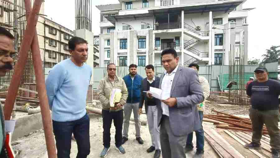 मुख्यमंत्री धामी के विजन को ज़मीन पर उतारने में जुटा आवास विभाग, सचिवालय में आधुनिक कार्यालय भवन निर्माण को मिली रफ्तार, औचक निरीक्षण में आवास सचिव डॉ आर राजेश कुमार ने दिए सख्त निर्देश