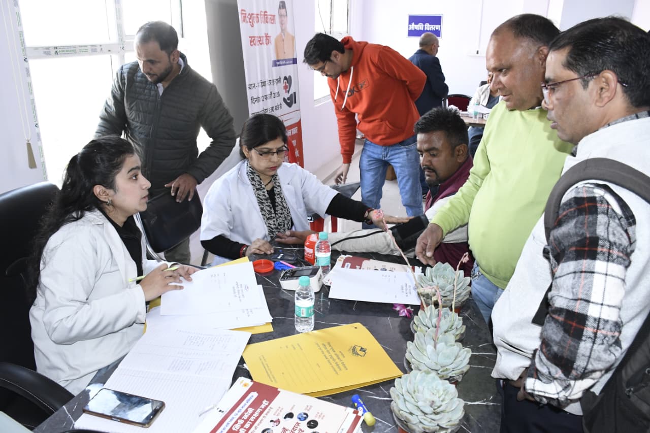 मुख्यमंत्री धामी के निर्देश पर हल्द्वानी मीडिया सेंटर में पत्रकारों हेतु लगाया गया निःशुल्क स्वास्थ्य शिविर, स्वस्थ पत्रकार, सशक्त लोकतंत्र की पहचान–मुख्यमंत्री