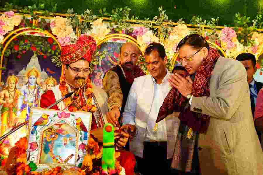 मुख्यमंत्री धामी ने डोईवाला में विधायक प्रेमचंद अग्रवाल द्वारा आयोजित श्रीमद् भागवत कथा कार्यक्रम में सम्मिलित हुए