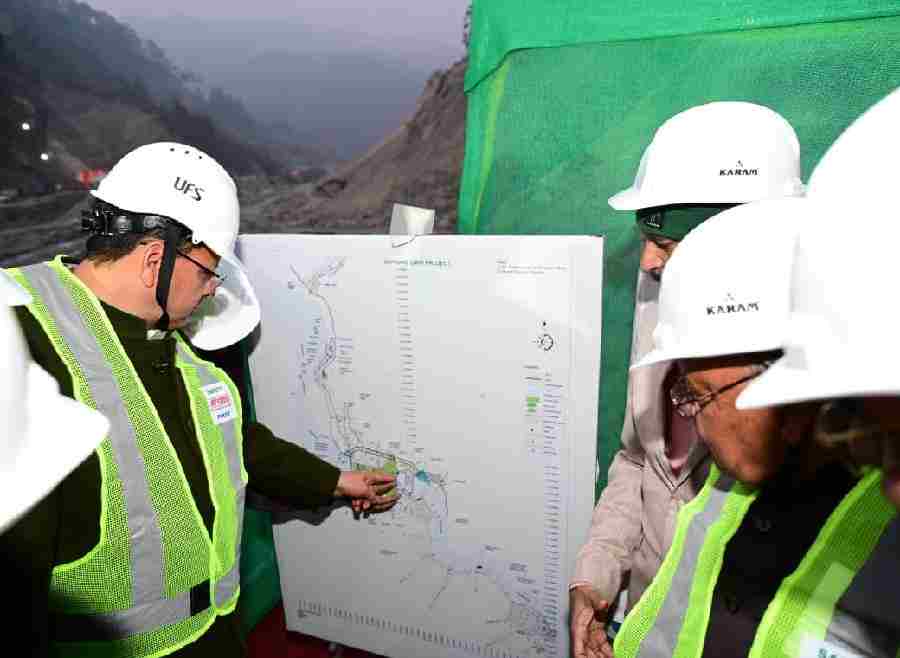 मुख्यमंत्री धामी ने जमरानी बहुउद्देशीय बांध परियोजना के अंतर्गत चल रहे निर्माण कार्यों का किया स्थलीय निरीक्षण