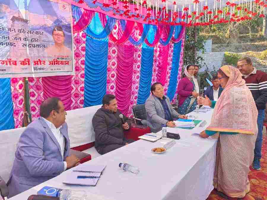 मुख्यमंत्री धामी के दिशा-निर्देशों में प्रभारी सचिव डॉ. आर. राजेश कुमार का रुद्रप्रयाग जनपद दौरा, कमेड़ा में लगा “जन-जन की सरकार, जन-जन के द्वार” बहुउद्देशीय शिविर, 35 में से 20 समस्याओं का मौके पर समाधान, शेष पर समयबद्ध कार्यवाही के निर्देश, अब आम जनमानस की शिकायत नहीं भटकेगी, शिविरों में मिलेगा समाधान- डॉ. आर. राजेश कुमार