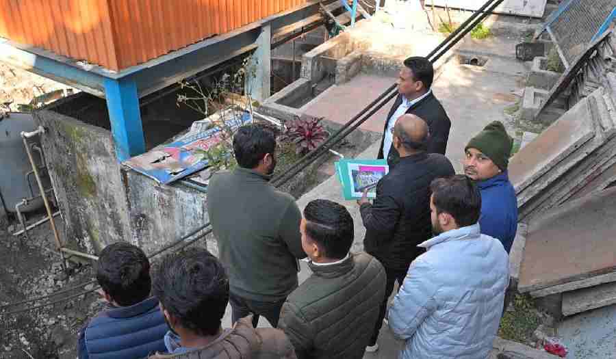 मुख्यमंत्री धामी के दिशा-निर्देशों में रुद्रप्रयाग विकास की नई रफ्तार पर, यातायात सुधार की दिशा में अहम पहल, निर्माणाधीन मल्टी लेवल पार्किंग पर विशेष ध्यान, डॉ. आर. राजेश कुमार ने किया निर्माणाधीन मल्टी लेवल पार्किंग का स्थलीय निरीक्षण