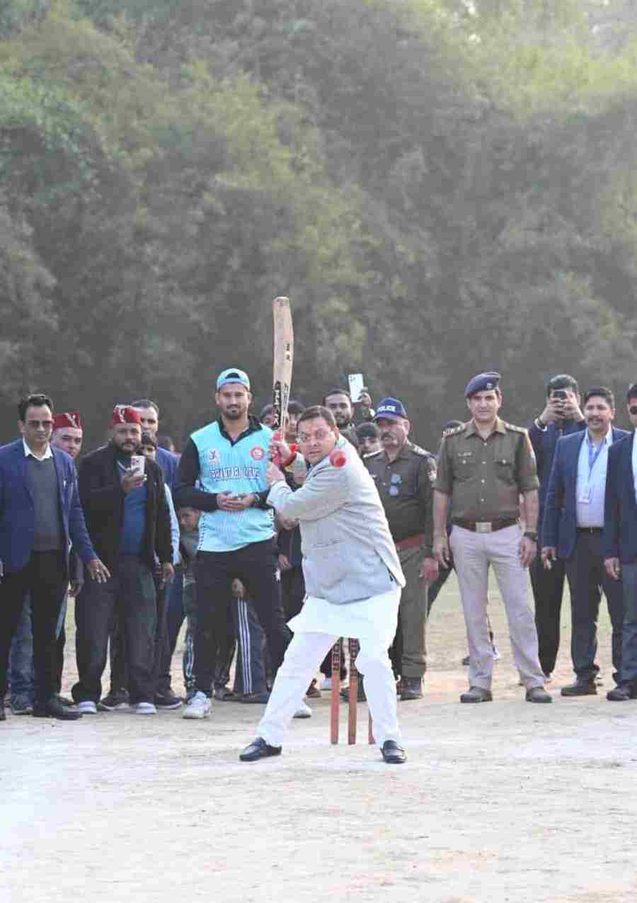 बिरिया मझोला खटीमा में स्वर्गीय मनीष चंद स्मृति द्वितीय ग्रामीण क्रिकेट टूर्नामेंट 2026 के समापन एवम् पुरुस्कार वितरण समारोह में सूबे के मुख्यमंत्री धामी ने किया प्रतिभाग, खिलाड़ियों के साथ क्रिकेट में हाथ भी आजमाए