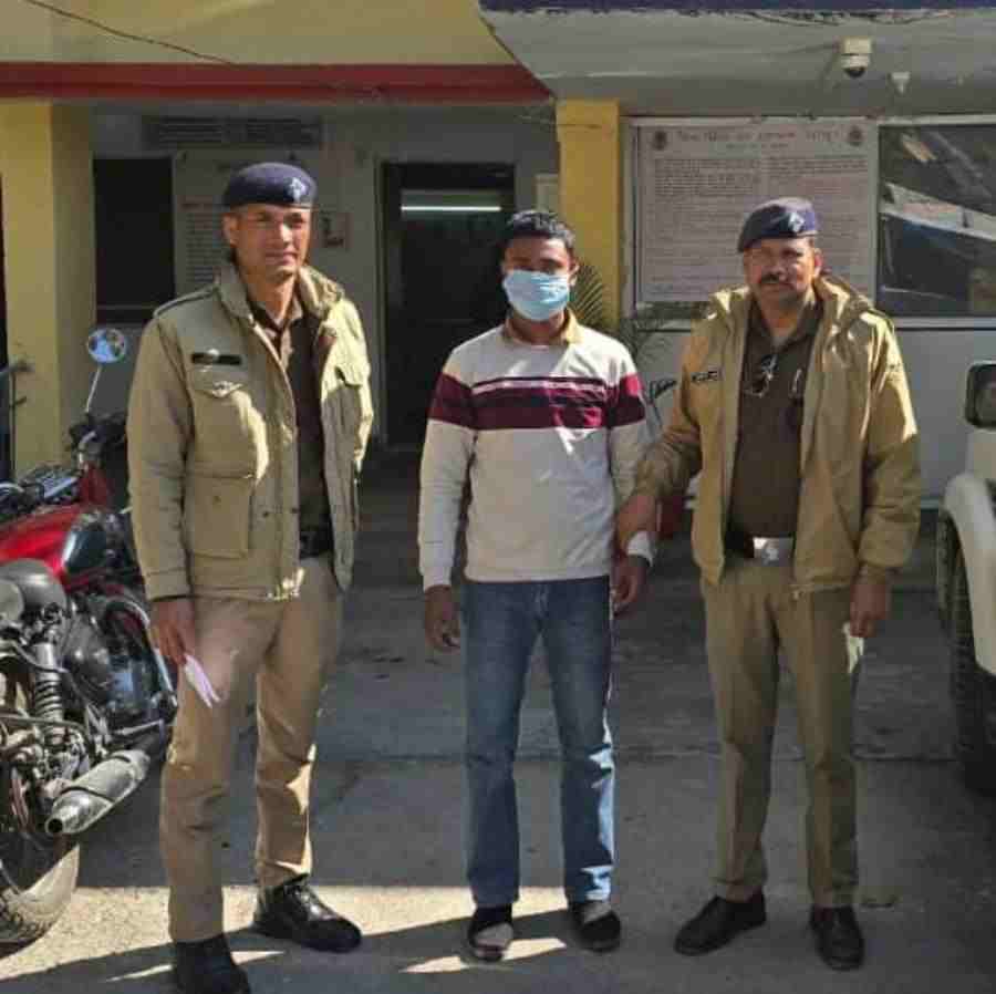 10 हजार का ईनामी अभियुक्त आया दून पुलिस की गिरफ्त में, जानलेवा हमले में वांछित अभियुक्त को पुलिस द्वारा हरिद्वार से किया गिरफ्तार