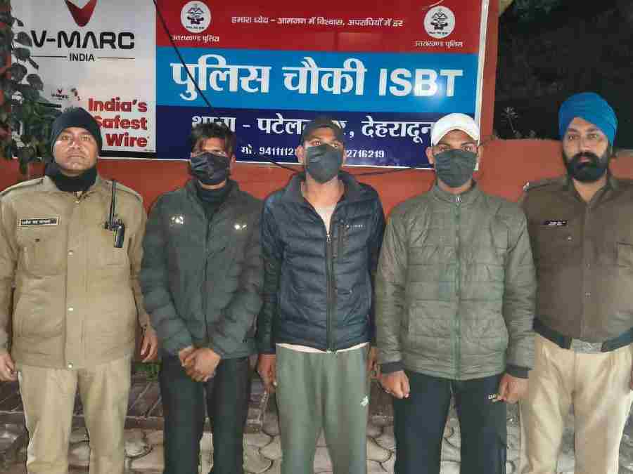 पटेलनगर नगर क्षेत्र में युवती से मारपीट करने वाले 3 अभियुक्तों को दून पुलिस ने लिया हिरासत मे, कैफ़े में अपने दोस्तों ले साथ बर्थडे पार्टी में गयी थी युवती