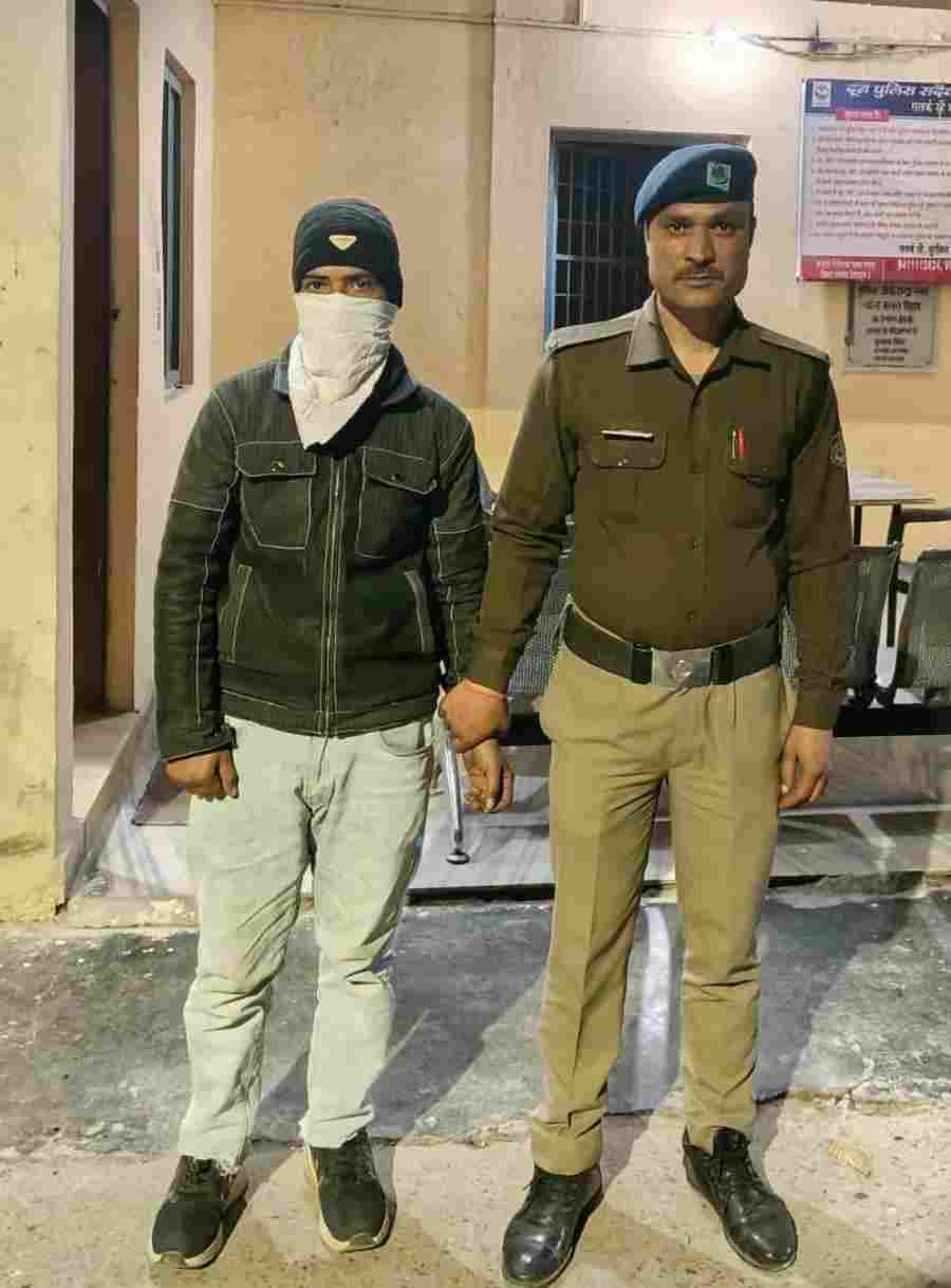 सरेराह युवती से मारपीट कर लूटा मोबाइल, पुलिस ने 24 घंटे के अंदर लूटेरे को गिरफ्तार कर खिलायी जेल की हवा