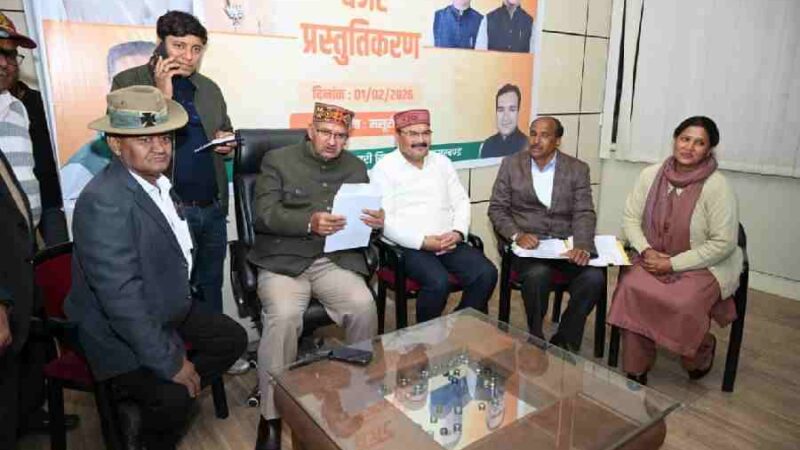 पूर्व सैनिकों ने सैनिक कल्याण मंत्री गणेश जोशी से की मुलाकात