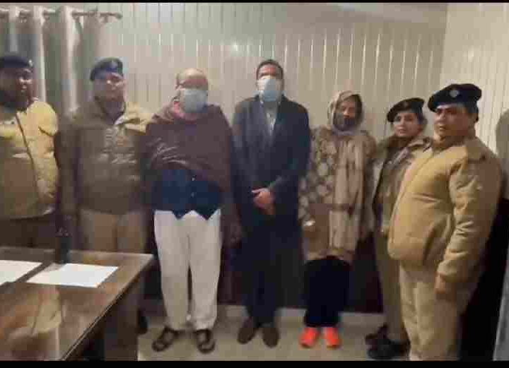 तिब्बती मार्केट में हुई युवक की हत्या का दून पुलिस ने किया खुलासा, घटना की साजिश में शामिल मृतक की माँ सहित 2 अन्य सहयोगियों को पुलिस ने किया गिरफ्तार, मृतक व्यक्ति का अपनी माँ व उसके सहयोगियों के साथ सम्पत्ति को लेकर चल रहा था विवाद