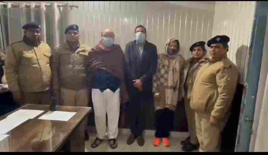 तिब्बती मार्केट में हुई युवक की हत्या का दून पुलिस ने किया खुलासा, घटना की साजिश में शामिल मृतक की माँ सहित 2 अन्य सहयोगियों को पुलिस ने किया गिरफ्तार, मृतक व्यक्ति का अपनी माँ व उसके सहयोगियों के साथ सम्पत्ति को लेकर चल रहा था विवाद