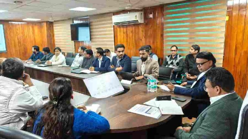 मुख्यमंत्री धामी के विज़न को गति, आवास एवं नगर विकास योजनाओं में पारदर्शिता, तकनीकी नवाचार और समयबद्ध क्रियान्वयन पर सख्ती, योजनाओं का क्रियान्वयन समयबद्ध, गुणवत्तापूर्ण और जवाबदेही- डॉ. आर. राजेश कुमार