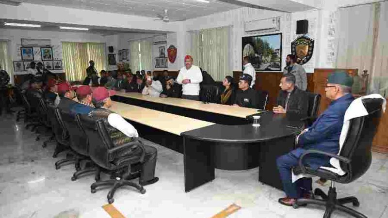 सैनिक कल्याण मंत्री गणेश जोशी ने पुलवामा आतंकी हमले की सातवीं बरसी पर आयोजित कार्यक्रम में शहीद जवानों को दी श्रद्धांजलि