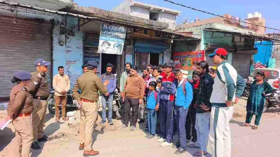 एसएसपी दून के निर्देशों पर अलर्ट मोड पर दून पुलिस, संदिग्धों की तलाश हेतु सुबह से ही जनपद के नगर तथा देहात क्षेत्र में वृहद स्तर पर चलाया गया सत्यापन अभियान