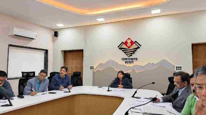 सचिव आयुष ने विभागीय कार्यों की व्यापक समीक्षा की, चिकित्सालयों के सुदृढ़ीकरण और डिजिटलीकरण हेतु दिए कड़े निर्देश