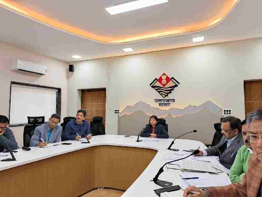 सचिव आयुष ने विभागीय कार्यों की व्यापक समीक्षा की, चिकित्सालयों के सुदृढ़ीकरण और डिजिटलीकरण हेतु दिए कड़े निर्देश