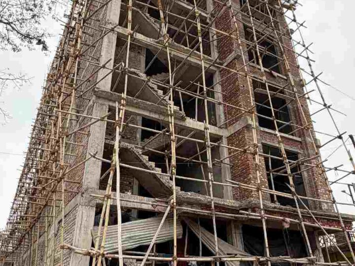 अवैध निर्माण पर एमडीडीए की सख्त कार्रवाई, ऋषिकेश में बहुमंजिला भवन सील