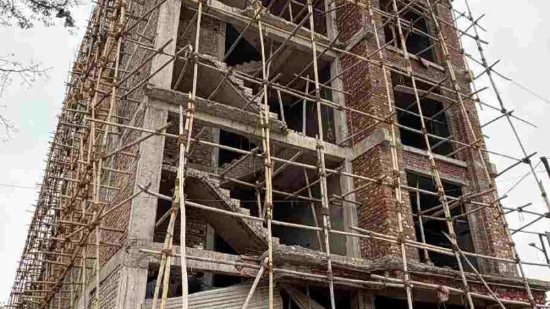 अवैध निर्माण पर एमडीडीए की सख्त कार्रवाई, ऋषिकेश में बहुमंजिला भवन सील