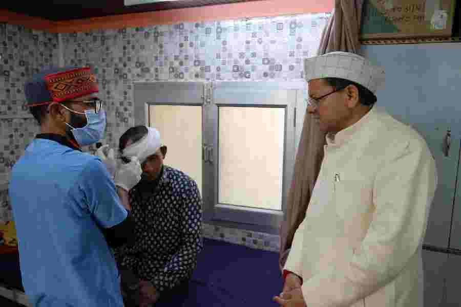 पीपलकोटी में स्वास्थ्य व्यवस्थाओं का जायजा लेने पहुँचे मुख्यमंत्री धामी, स्वामी विवेकानंद धर्मार्थ चिकित्सालय में सुविधाओं को और सशक्त बनाने के दिए निर्देश