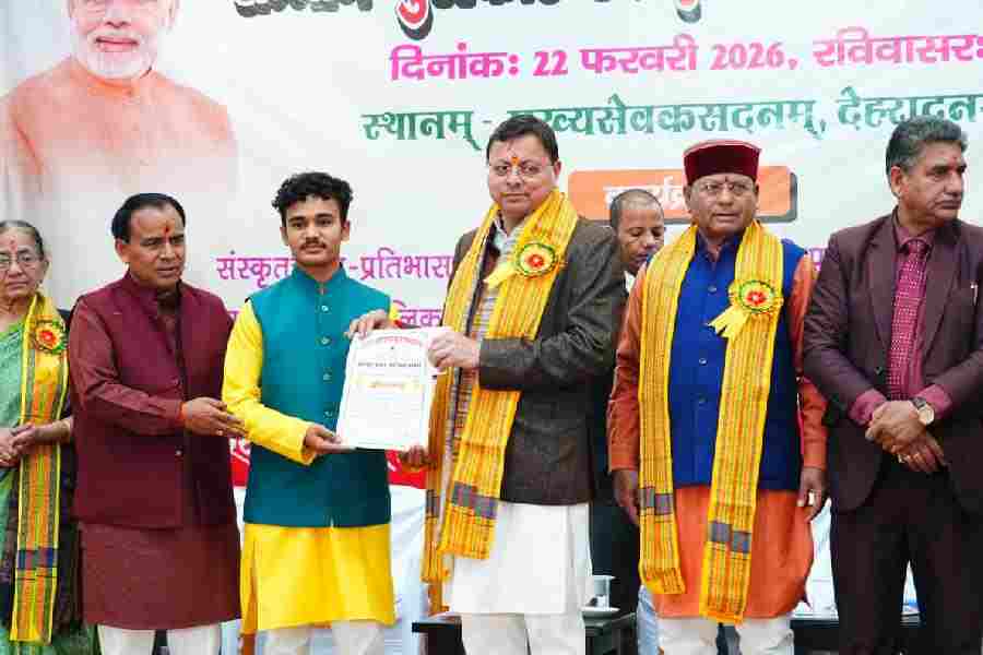 मुख्यमंत्री धामी ने मुख्यमंत्री कैम्प कार्यालय स्थित मुख्य सेवक सदन में संस्कृत छात्र प्रतिभा सम्मान कार्यक्रम में लिया भाग