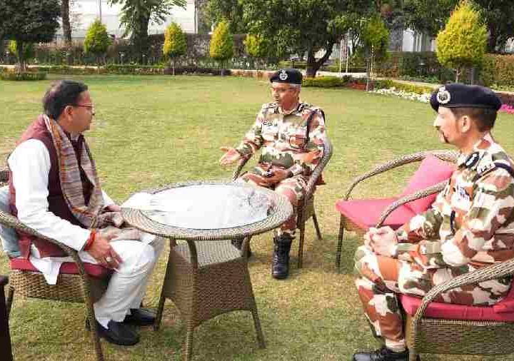 मुख्यमंत्री पुष्कर सिंह धामी से मिले डीजी आईटीबीपी, सीमांत क्षेत्रों के विकास और सुरक्षा समन्वय पर सरकार का फोकस तेज