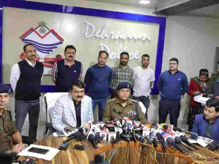 डालनवाला क्षेत्र में हुई हत्या की घटना का एसटीएफ तथा दून पुलिस की संयुक्त टीम ने किया खुलासा, घटना की साजिश में शामिल 2 अभियुक्तों को पुलिस ने अलग-अलग प्रांतो से किया गिरफ्तार, अभियुक्तों द्वारा कई माह पूर्व ही बनाई गयी थी विक्रम शर्मा को मारने की योजना