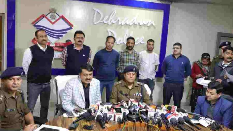 डालनवाला क्षेत्र में हुई हत्या की घटना का एसटीएफ तथा दून पुलिस की संयुक्त टीम ने किया खुलासा, घटना की साजिश में शामिल 2 अभियुक्तों को पुलिस ने अलग-अलग प्रांतो से किया गिरफ्तार, अभियुक्तों द्वारा कई माह पूर्व ही बनाई गयी थी विक्रम शर्मा को मारने की योजना