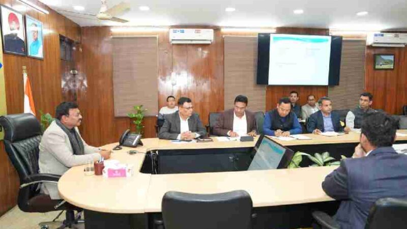 नैनीताल एवं मसूरी से संबंधित समस्याओं पर उच्चस्तरीय समीक्षा बैठक, यातायात, सुरक्षा, सैनिटेशन एवं सौंदर्यकरण पर व्यापक चर्चा