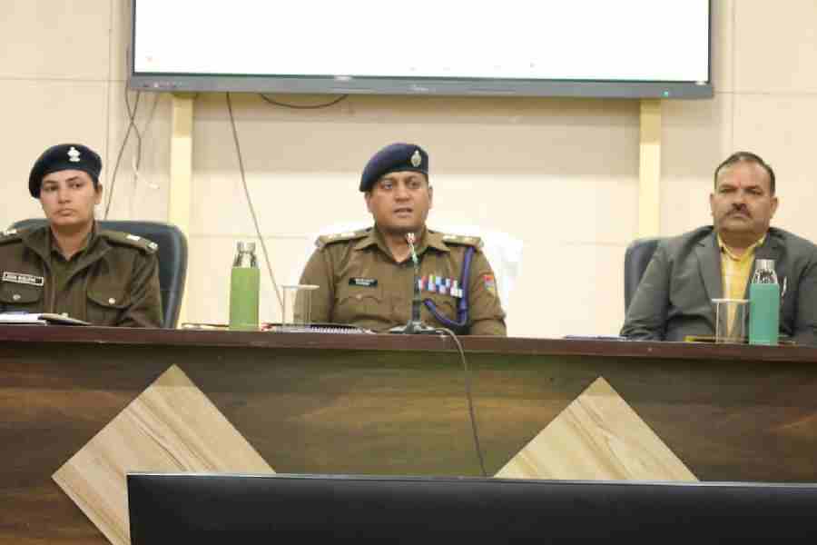 पहली अपराध गोष्ठी में भी एसएसपी दून के सख्त तेवर रहे बरकरार, कर्तव्यों के प्रति उदासीनता/लापरवाही पर अब होगा सीधे एक्शन