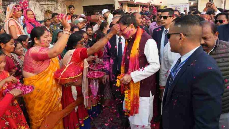 खटीमा होली मिलन समारोह में उमड़ा जनसैलाब, मुख्यमंत्री ने जनसमुदाय संग साझा की उत्सव की खुशियां, होली हमारी समृद्ध लोक परंपरा और सांस्कृतिक पहचान का प्रतीक – मुख्यमंत्री