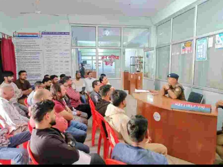 एसएसपी देहरादून के निर्देशो पर पीजी/ हॉस्टल संचालकों के साथ पुलिस ने की गोष्टी, पीजी/ हॉस्टल में रहने वाले सभी छात्रों के अनिवार्य तौर पर सत्यापन करवाने के दिये निर्देश