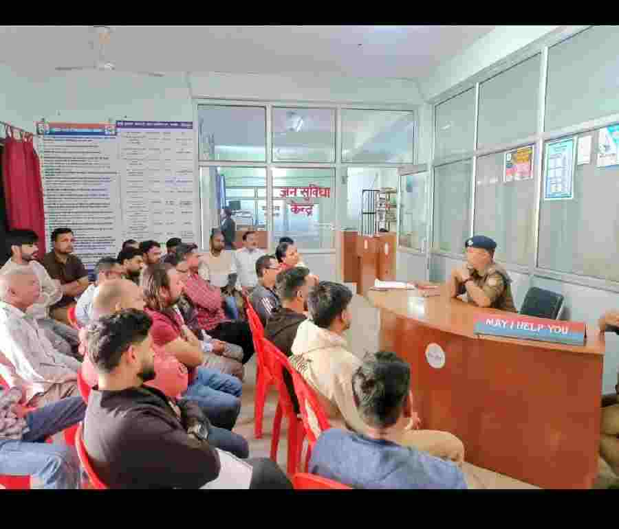 एसएसपी देहरादून के निर्देशो पर पीजी/ हॉस्टल संचालकों के साथ पुलिस ने की गोष्टी, पीजी/ हॉस्टल में रहने वाले सभी छात्रों के अनिवार्य तौर पर सत्यापन करवाने के दिये निर्देश