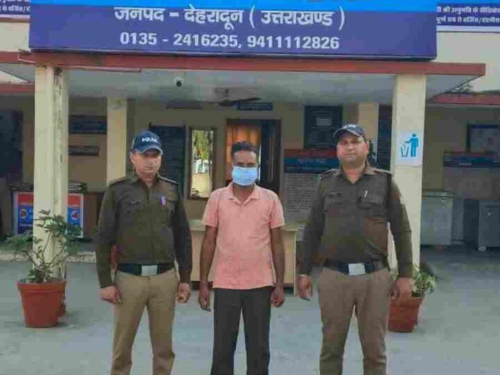 रानीपोखरी क्षेत्र में हुई हत्या की घटना का दून पुलिस ने किया खुलासा, घटना को अंजाम देने वाले अभियुक्त को पुलिस ने किया गिरफ्तार