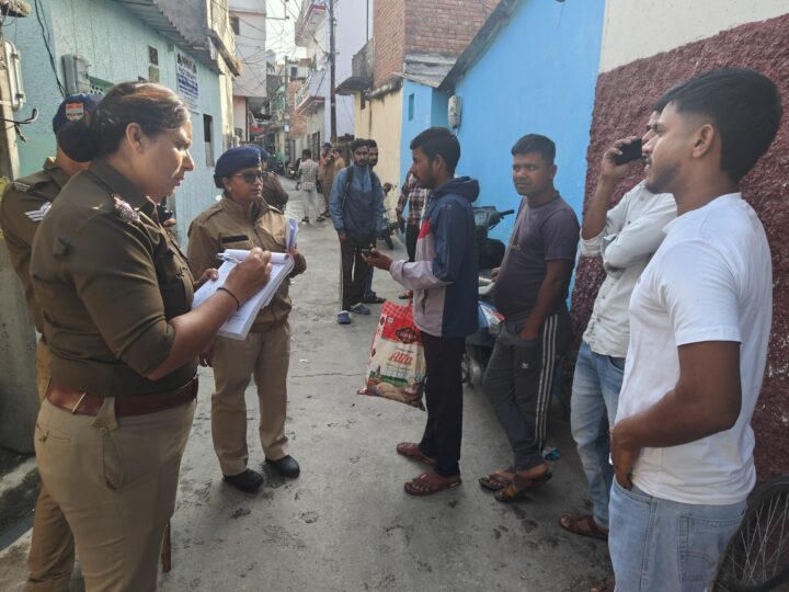 Operation Crackdown के तहत एसएसपी देहरादून के निर्देशों पर दून पुलिस की बड़ी कार्यवाही, कैंट क्षेत्र में रह रहे 780 व्यक्तियों का किया सत्यापन, 90 संदिग्ध व्यक्तियों को लाया गया थाने