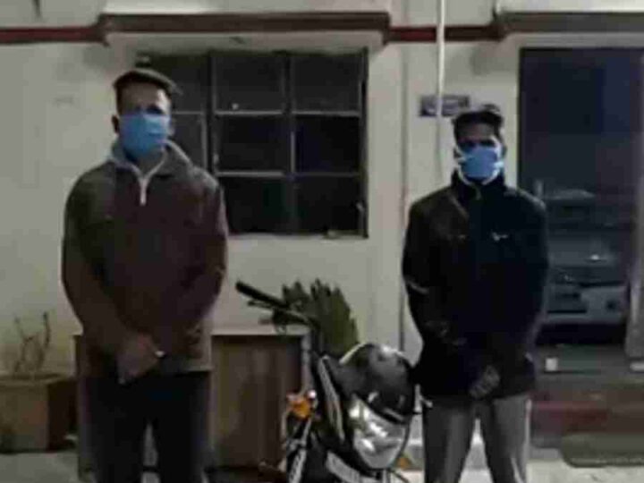 पुलिस चेकिंग के दौरान युवको को अनावश्यक वीडियो बनाना पड़ा महंगा, चालान कार्यवाही के साथ- साथ युवकों को काटनी पड़ी हवालात में रात