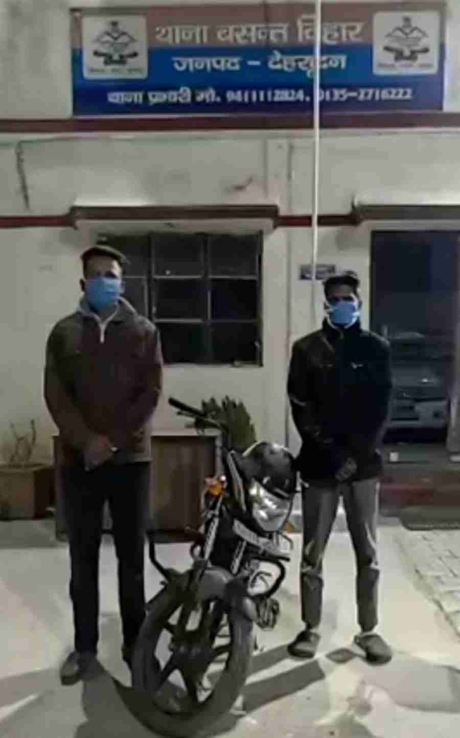 पुलिस चेकिंग के दौरान युवको को अनावश्यक वीडियो बनाना पड़ा महंगा, चालान कार्यवाही के साथ- साथ युवकों को काटनी पड़ी हवालात में रात