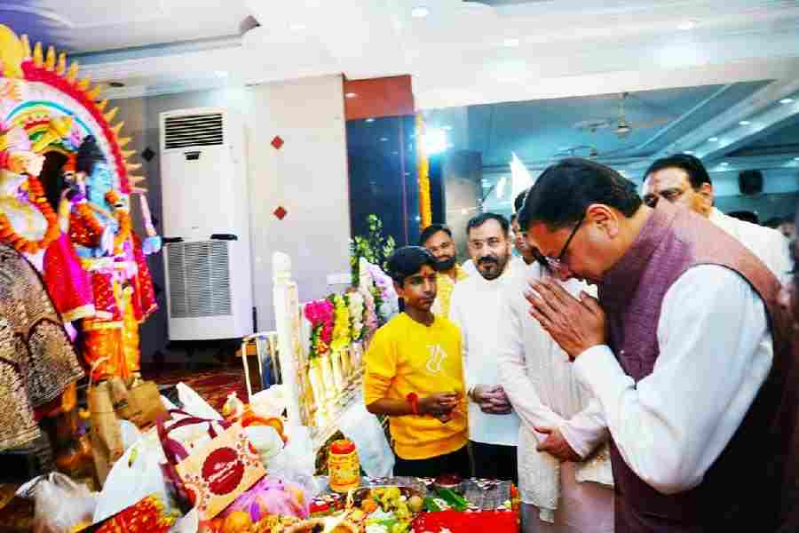 मुख्यमंत्री धामी ने देहरादून के रेसकोर्स स्थित अमरीक हॉल में अशोक वर्मा, पूर्व अध्यक्ष राज्य पिछड़ा वर्ग आयोग द्वारा आयोजित माता की चौकी कार्यक्रम में किया प्रतिभाग