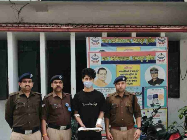 क्लेमेंटाउन क्षेत्र में युवती पर जानलेवा हमला करने वाले अभियुक्त को दून पुलिस ने किया गिरफ्तार, युवती के किसी अन्य युवक के संपर्क में होने की बात को लेकर दोनों के बीच हुआ था विवाद