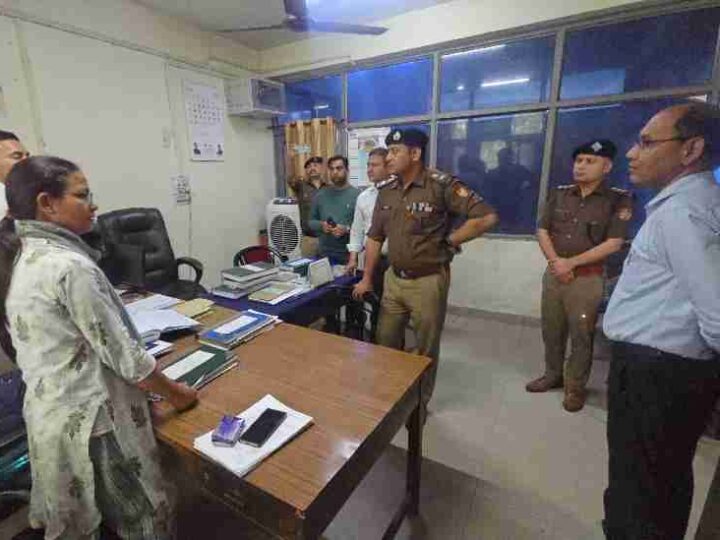 आमजन के कार्यो से जुडी शाखाओ का एसएसपी दून ने किया औचक निरीक्षण, Liu शाखा, वेरिफिकेशन सेल, हेल्प डेस्क के कार्यों का लिया जायजा, आमजन से जुड़े कार्यो में तेजी लाने की दी सख्त हिदायत