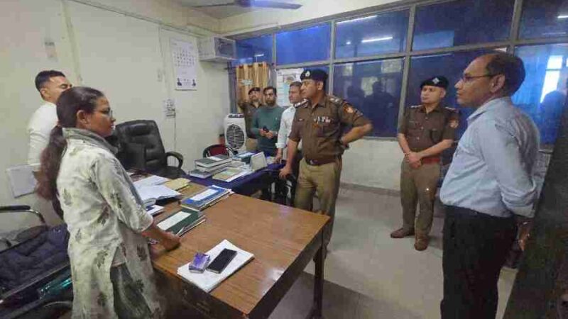 आमजन के कार्यो से जुडी शाखाओ का एसएसपी दून ने किया औचक निरीक्षण, Liu शाखा, वेरिफिकेशन सेल, हेल्प डेस्क के कार्यों का लिया जायजा, आमजन से जुड़े कार्यो में तेजी लाने की दी सख्त हिदायत
