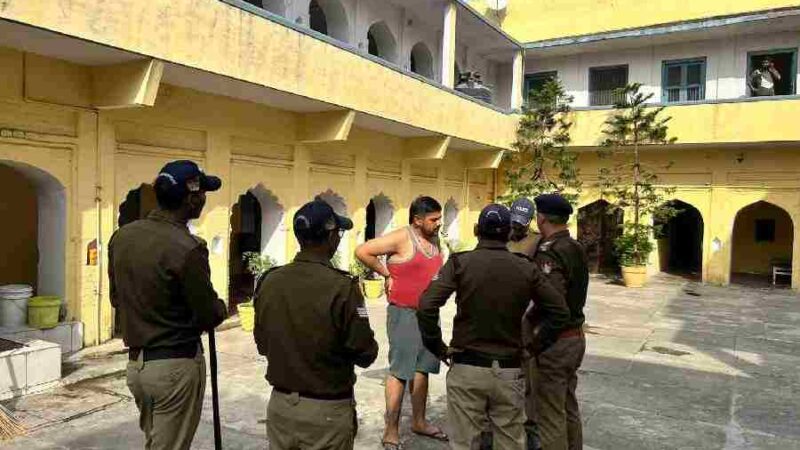 आगामी चार धाम यात्रा के सकुशल सचांलन हेतु यात्रा मार्ग पर दून पुलिस ने चलाया सत्यापन अभियान, अभियान के दौरान बाहरी राज्यों से आये व्यक्तियों के सत्यापन की करी कार्यवाही