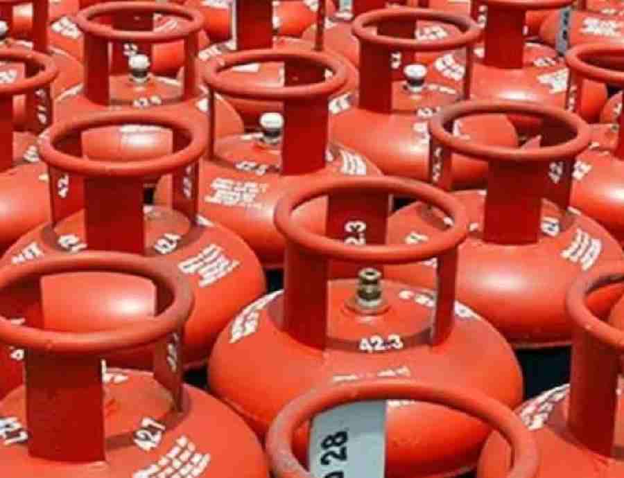 एलपीजी गैस की कालाबाजारी रोकने तथा शतप्रतिशत् होमडिलिविरी सुनिश्चित करवाने के जिलाधिकारी सविन बसंल के निर्देश