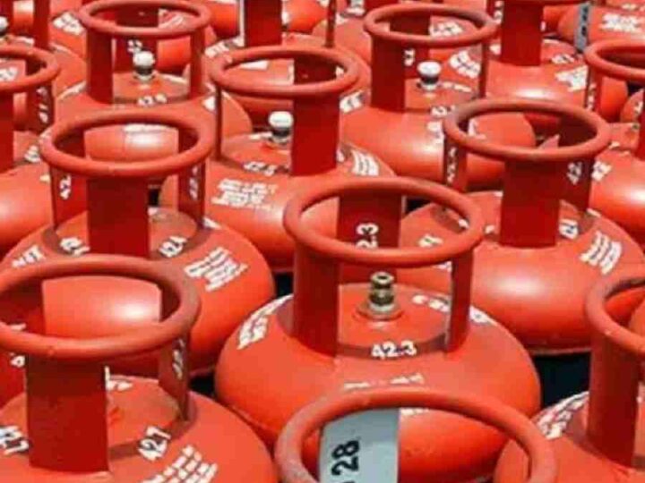 जिला प्रशासन की बड़ी कार्यवाही, 17 गैस एजेंसियों, 45 प्रतिष्ठानों; 5 पेट्रोलपम्प का औचक निरीक्षण, 19 गैस सिलेंडर जब्त, गैस की कालाबाजारी में 2 गिरफ्तार, 2 मुकदमें दर्ज